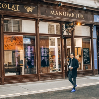 Coffee before Summer. Solltet ihr mal in Wien unterwegs sein, schaut in die Servitengasse im 9. Bezirk – Das Servitenviertel ist ein besonders charmantes Plätzchen mit sehr netten Cafés. 

☕ Habt ihr ein Lieblingscafé in Wien? Ich freue mich auf eure Vorschläge :)

-
P.S.: Der Gewinner meines letzten Instagram-Beitrags „Engraved in Times“ ist @xxjoniiixx . Herzliche Gratulation! Ich wünsche dir viel Freude mit der LexLeon Emaille-Tasse ☕ (Beweisvideo der Auslosung auf meinem Twitter Profil) - ich habe dir eine Privatnachricht mit allen Details geschickt