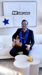 Wer kennt es noch? 📺 Wer diesen Song mitsingen kann, hatte definitiv eine gute Kindheit🕵️‍♂️ Welches Intro soll ich als Nächstes spielen?
#kindheit  #nostalgie  #kika  #gitarrencover #pfefferkörner