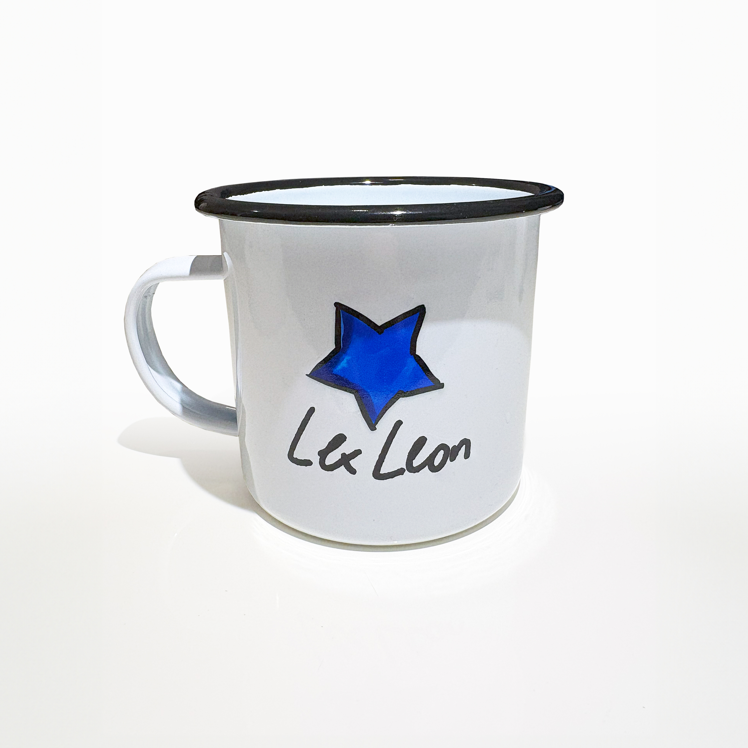 Lex Leon Tasse aus Emaille mit schwarzem Rand